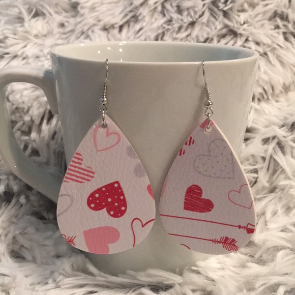 3/$20 Pink/red hearts faux leather earrings - Picture 2 of 2